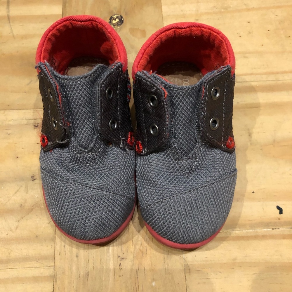 Toms toddler boots red & grey size 5